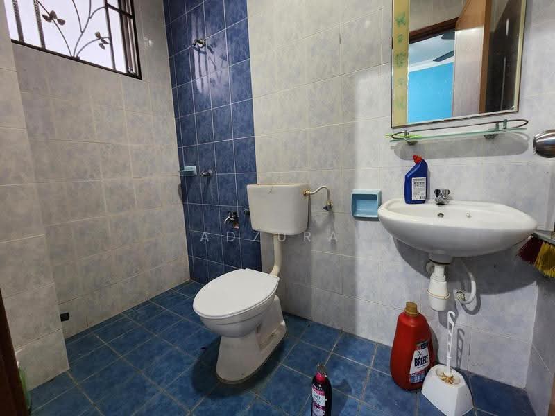 Rumah Berkembar untuk Dijual di Taman Kajang Impian (Kajang) - Adzura Zamedin - Bathroom - PropertyGuru.com.my