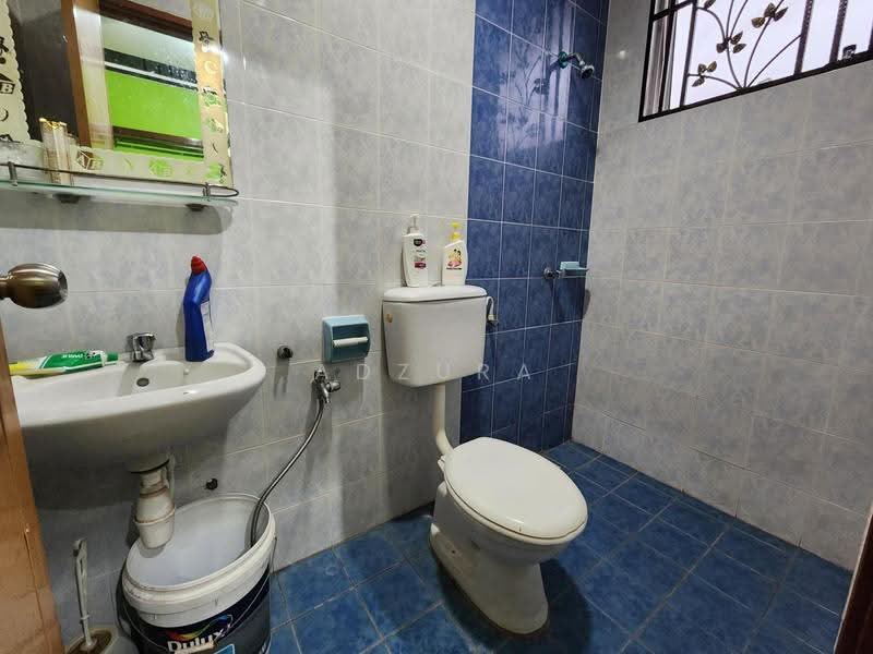 Rumah Berkembar untuk Dijual di Taman Kajang Impian (Kajang) - Adzura Zamedin - Bathroom - PropertyGuru.com.my