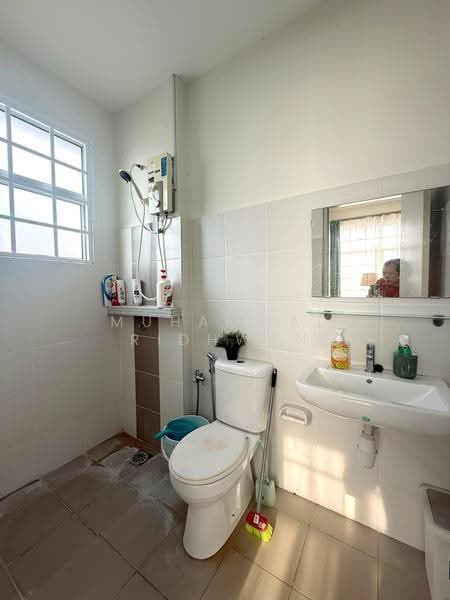 Rumah Teres untuk Dijual di Nilai (Negeri Sembilan) - Muhammad Ridhwan Mohd Huzairi - Bathroom - PropertyGuru.com.my