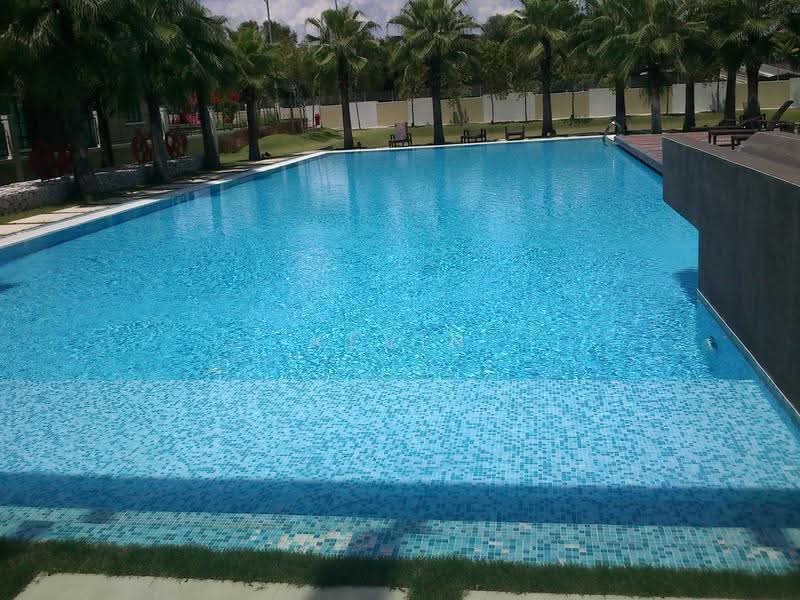 Rumah Teres 3-Tingkat untuk Dijual di Southbay (Batu Maung) - Kevin Lim - Pool - PropertyGuru.com.my