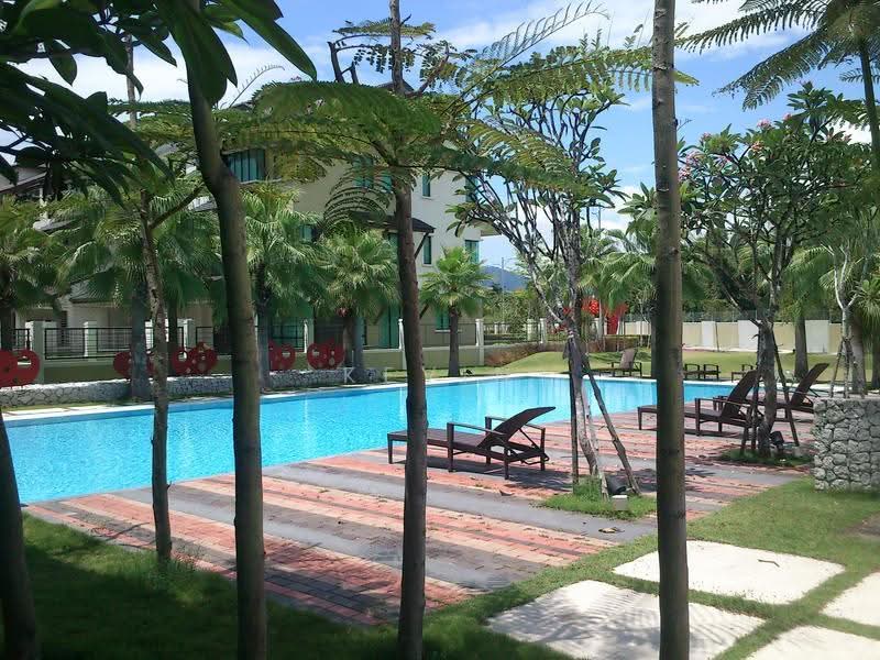 Rumah Teres 3-Tingkat untuk Dijual di Southbay (Batu Maung) - Kevin Lim - Pool - PropertyGuru.com.my