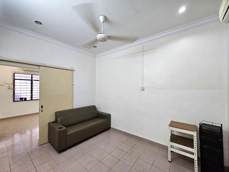 Rumah Teres 1-Tingkat untuk Dijual di Jelutong (Penang) - Jin Chuah - Living Room - PropertyGuru.com.my
