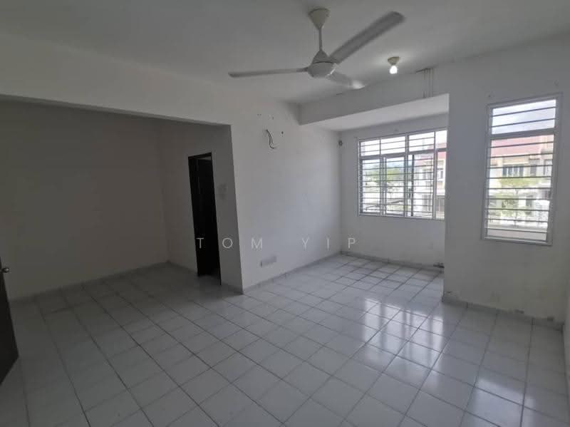 2-storey Terraced House for Sale in Kota Emerald (Rawang) - Tom Yip - Living Room - PropertyGuru.com.my