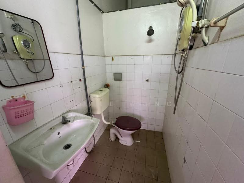 Rumah Teres 2-Tingkat untuk Dijual di Jinjang Selatan (Batu) - Coyee Wong - Bathroom - PropertyGuru.com.my