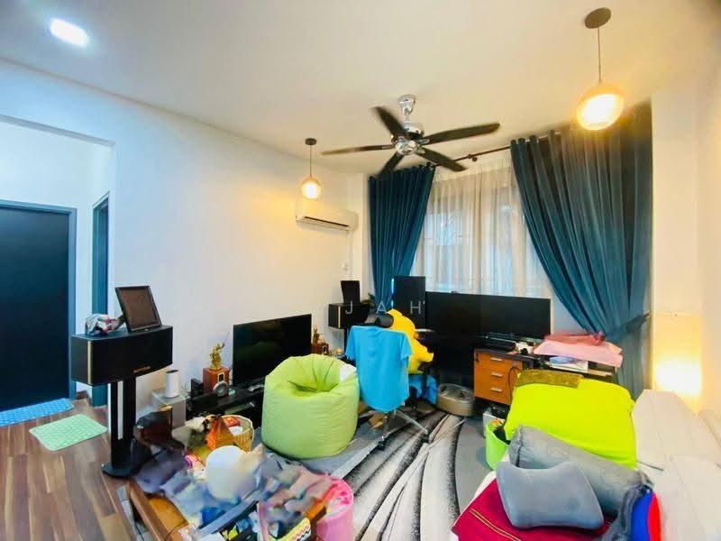 Rumah Kluster untuk Dijual di Bangi (Selangor) - Najah Kadir - Living Room - PropertyGuru.com.my
