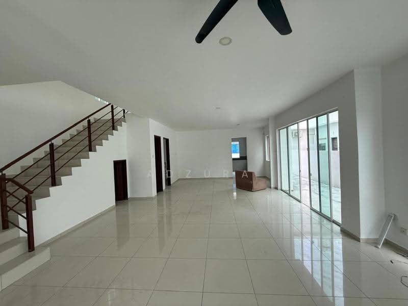 Rumah Berkembar untuk Dijual di Taman Seri Jaromas (Jenjarom) - Adzura Zamedin - Living Room - PropertyGuru.com.my