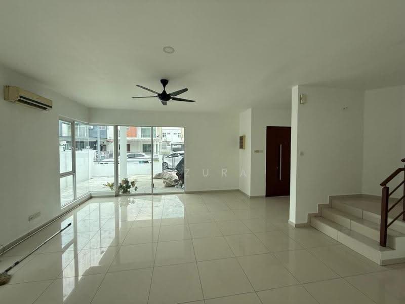 Rumah Berkembar untuk Dijual di Taman Seri Jaromas (Jenjarom) - Adzura Zamedin - Living Room - PropertyGuru.com.my