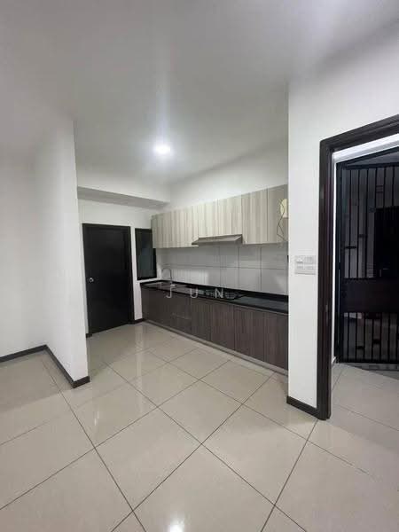 Kediaman Servis untuk Dijual di Molek Regency - Jun Wang - Kitchen - PropertyGuru.com.my