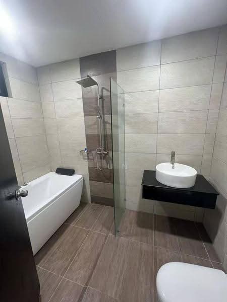 Kediaman Servis untuk Dijual di Molek Regency - Jun Wang - Bathroom - PropertyGuru.com.my