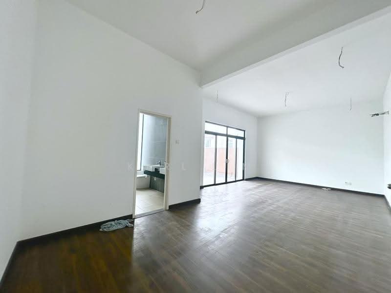 Rumah Berkembar untuk Dijual di Taman Desa Tebrau (Tebrau) - Karl Lim - Living Room - PropertyGuru.com.my