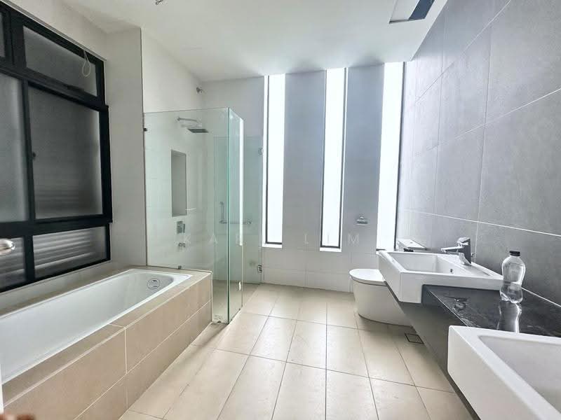 Rumah Berkembar untuk Dijual di Taman Desa Tebrau (Tebrau) - Karl Lim - Bathroom - PropertyGuru.com.my