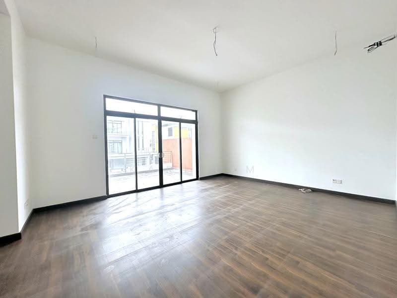 Rumah Berkembar untuk Dijual di Taman Desa Tebrau (Tebrau) - Karl Lim - Living Room - PropertyGuru.com.my