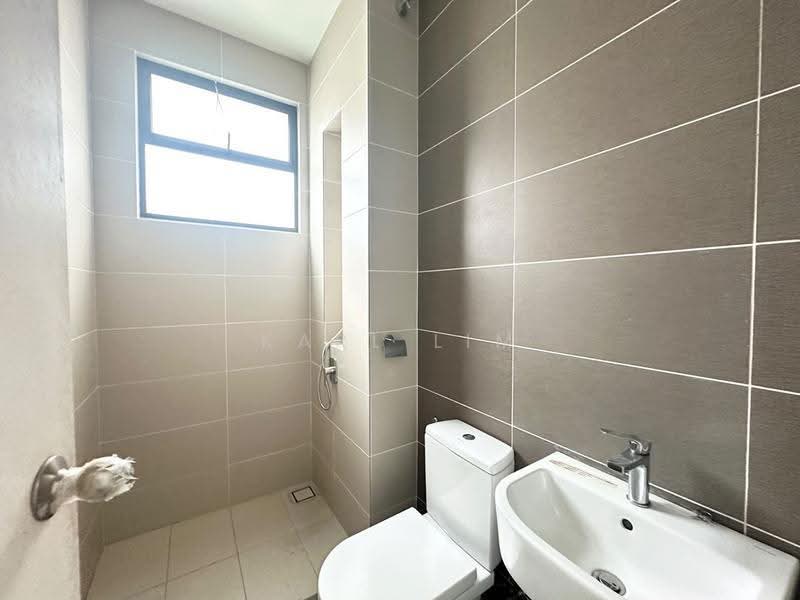 Rumah Berkembar untuk Dijual di Taman Desa Tebrau (Tebrau) - Karl Lim - Bathroom - PropertyGuru.com.my