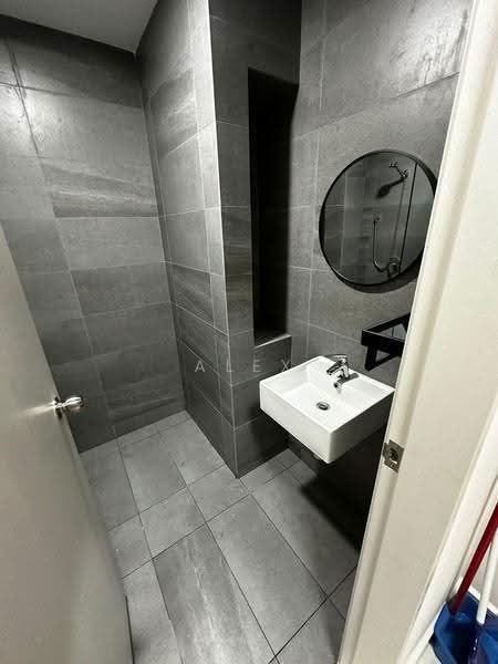 Kediaman Servis untuk Dijual di Nest 2 Residences - Alex Low - Bathroom - PropertyGuru.com.my
