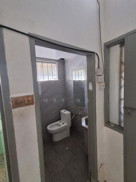 Shop for Rent in Jelutong (Penang) - Max Ng - Bathroom - PropertyGuru.com.my