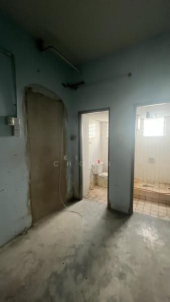 Shop / Office untuk Disewa di Bandar Puchong Utama (Puchong) - Kimi Chong - Bathroom - PropertyGuru.com.my