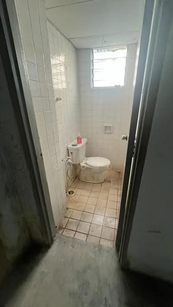 Shop / Office untuk Disewa di Bandar Puchong Utama (Puchong) - Kimi Chong - Bathroom - PropertyGuru.com.my