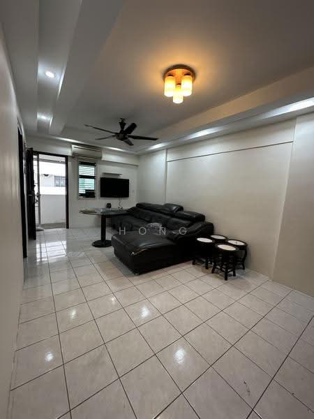 Pangsapuri untuk Dijual di Desa Indah Block 86 - Hong . - Living Room - PropertyGuru.com.my