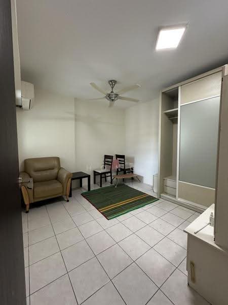 Pangsapuri untuk Dijual di Desa Indah Block 86 - Hong . - Bed Room - PropertyGuru.com.my