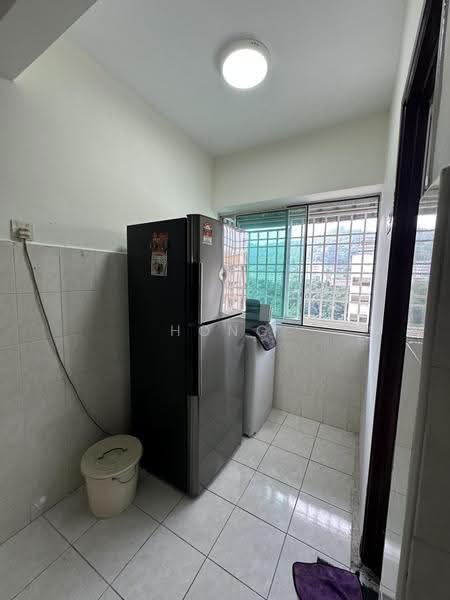 Pangsapuri untuk Dijual di Desa Indah Block 86 - Hong . - Kitchen - PropertyGuru.com.my