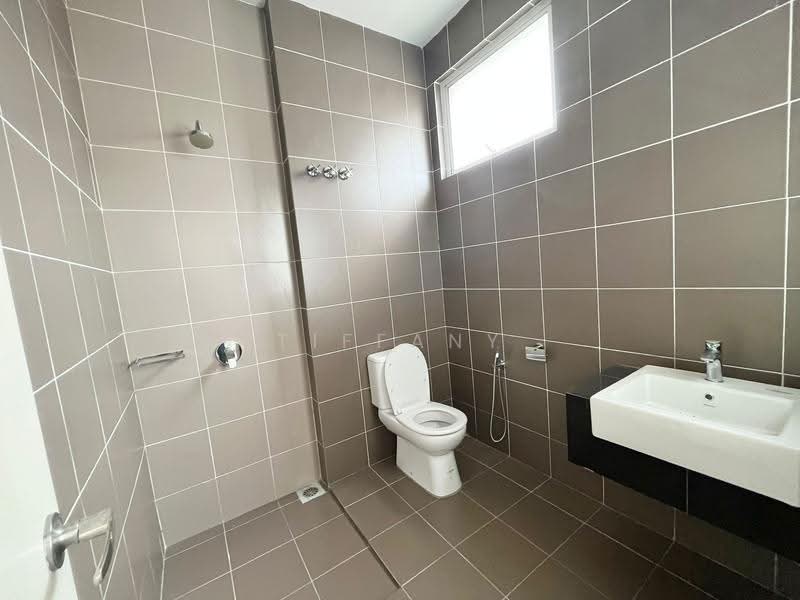 Semi-Detached House for Sale in Rawang (Selangor) - Tiffany Yang - Bilik Mandi - PropertyGuru.com.my