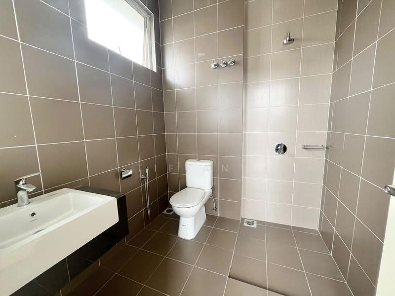 Semi-Detached House for Sale in Rawang (Selangor) - Tiffany Yang - Bathroom - PropertyGuru.com.my