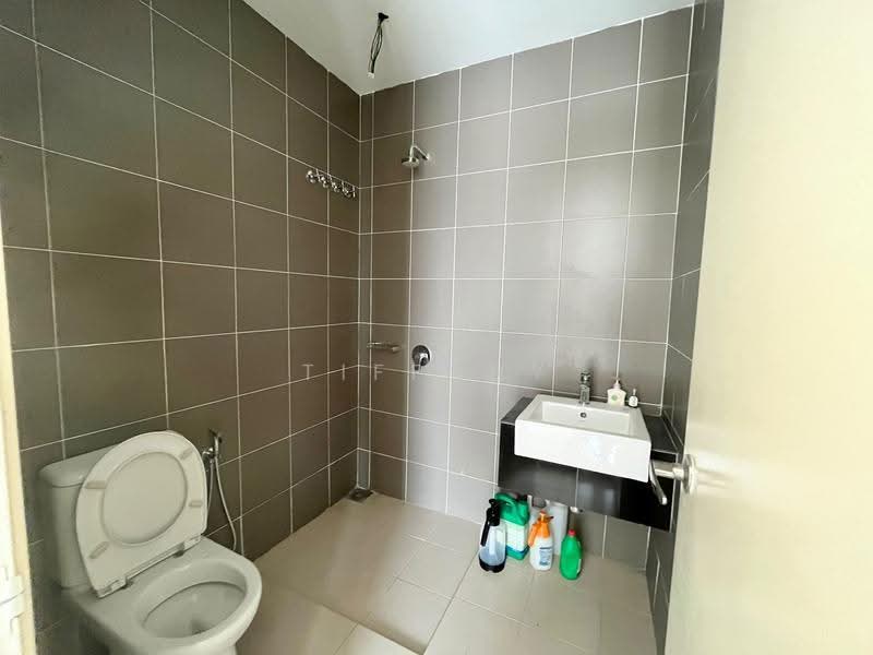 Semi-Detached House for Sale in Rawang (Selangor) - Tiffany Yang - Bathroom - PropertyGuru.com.my