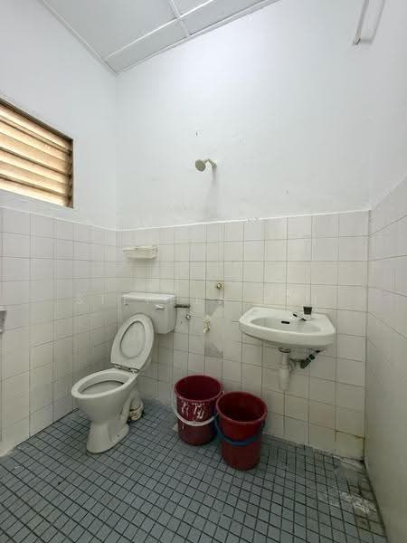 Pangsapuri untuk Disewa di Nuri Court - Stephen Lim - Bathroom - PropertyGuru.com.my