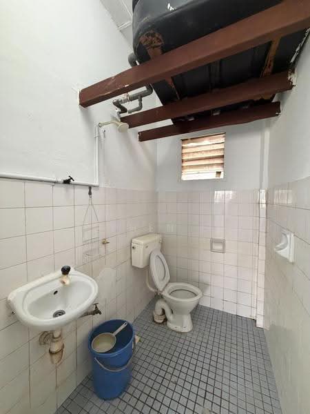 Pangsapuri untuk Disewa di Nuri Court - Stephen Lim - Bathroom - PropertyGuru.com.my