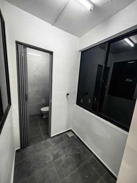 Rumah Flat untuk Dijual di Flat Taman Ungku Tun Aminah - Bee Bee - Bathroom - PropertyGuru.com.my
