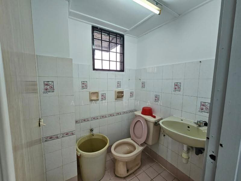 Apartment for Sale at Sri Cempaka (Puchong Jaya) - Alan Chan - Bathroom - PropertyGuru.com.my