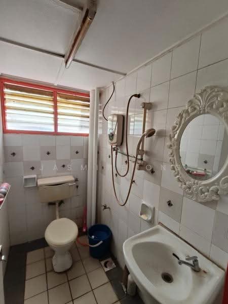 Rumah Teres 3-Tingkat untuk Dijual di Taman Sri Bintang (Kepong) - Jasmine Ong - Bathroom - PropertyGuru.com.my