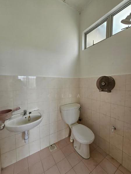 Flat for Sale at Taman Cheng Ria - Kiera Wong - Bathroom - PropertyGuru.com.my