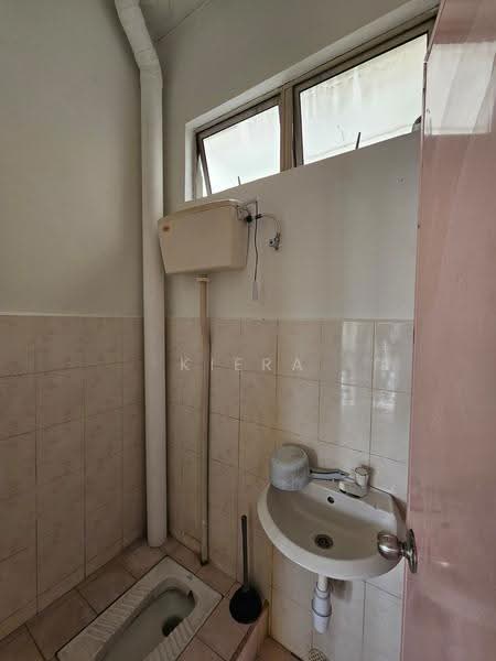Flat for Sale at Taman Cheng Ria - Kiera Wong - Bathroom - PropertyGuru.com.my