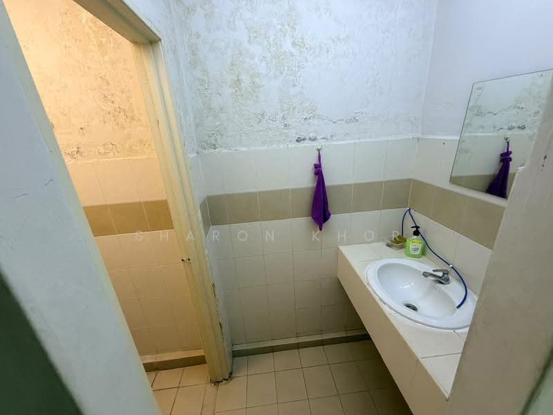 Shop / Office for Rent in Bayan Baru (Penang) - Sharon Khor - Bathroom - PropertyGuru.com.my