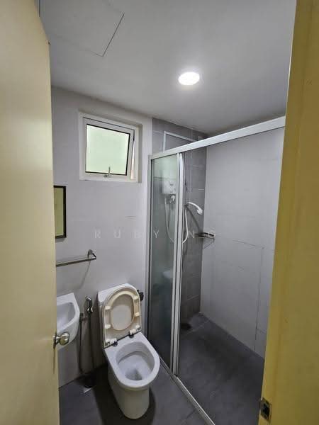 Kediaman Servis untuk Disewa di The Lead Residences (Impiria Residensi) - Ruby Ng - Bathroom - PropertyGuru.com.my