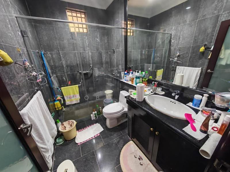 Rumah Berkembar untuk Dijual di Jalan Klang Lama (Old Klang Road) (Kuala Lumpur) - Bobo Lee - Bathroom - PropertyGuru.com.my