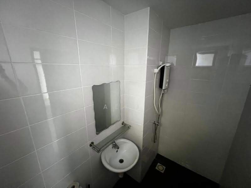 Service Residence for Sale at Service Residence @ Landmark Residence 2 - Alex Yap - Bathroom - PropertyGuru.com.my