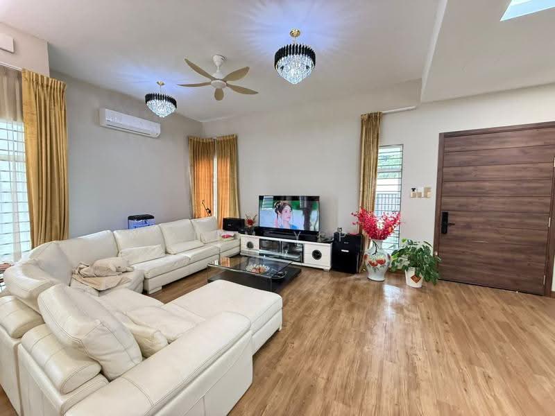 Rumah Berkembar untuk Dijual di Seksyen U10 (Shah Alam) - Tom Yip - Living Room - PropertyGuru.com.my