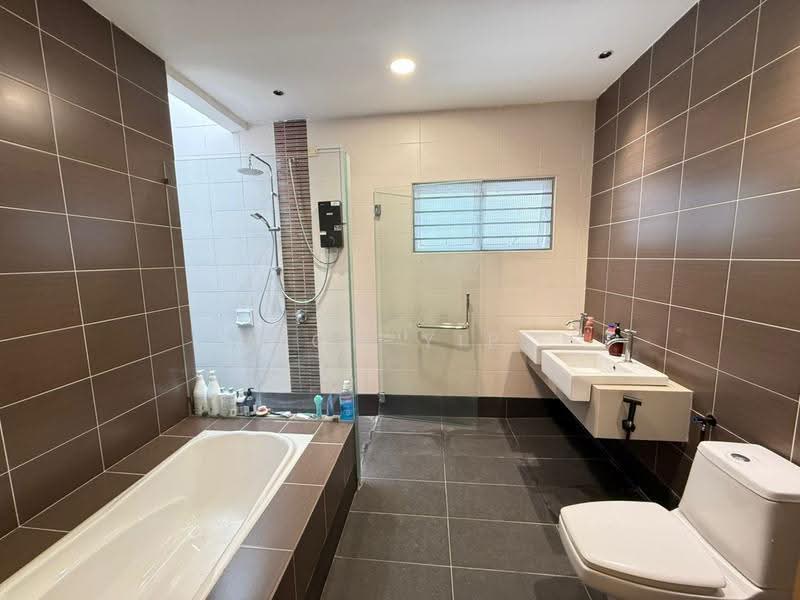 Rumah Berkembar untuk Dijual di Seksyen U10 (Shah Alam) - Tom Yip - Bathroom - PropertyGuru.com.my