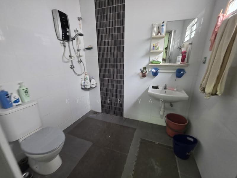 Semi-Detached House for Sale in Klang (Selangor) - Kelven Yap - Bathroom - PropertyGuru.com.my