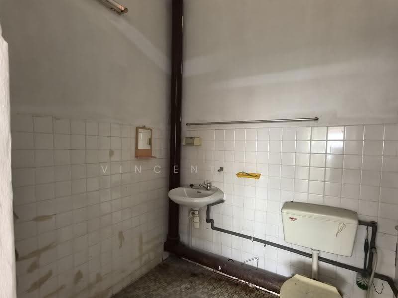 2-storey Terraced House for Sale in Taman Kesidang Seksyen 2 (Melaka City) - Vincent Teh - Bathroom - PropertyGuru.com.my
