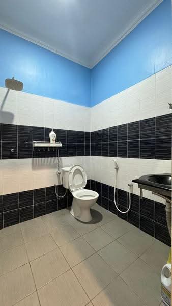 Rumah Teres 1.5-Tingkat untuk Dijual di Kepala Batas (Penang) - Azura Ghani - Bathroom - PropertyGuru.com.my