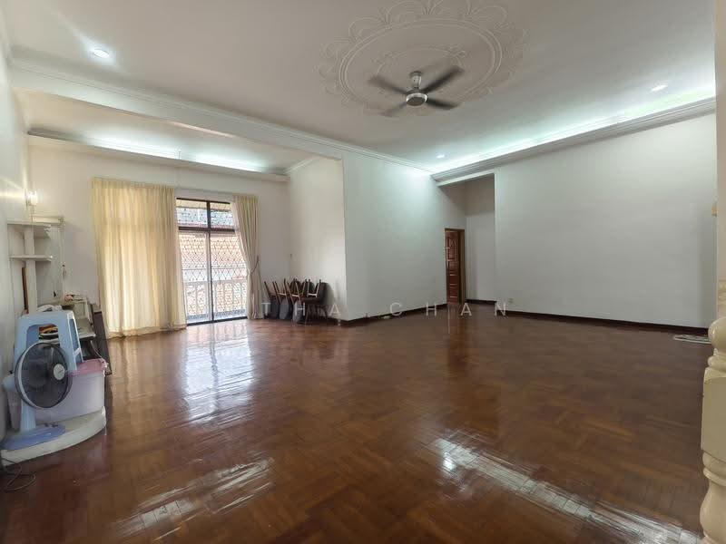 Bungalow House for Sale in Taman Taynton View (Cheras) - Hetha Chan - Living Room - PropertyGuru.com.my