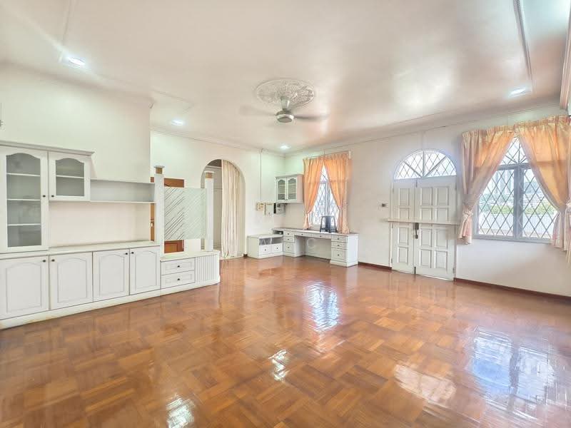 Bungalow House for Sale in Taman Taynton View (Cheras) - Hetha Chan - Living Room - PropertyGuru.com.my
