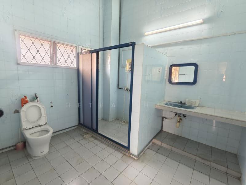 Bungalow House for Sale in Taman Taynton View (Cheras) - Hetha Chan - Bathroom - PropertyGuru.com.my