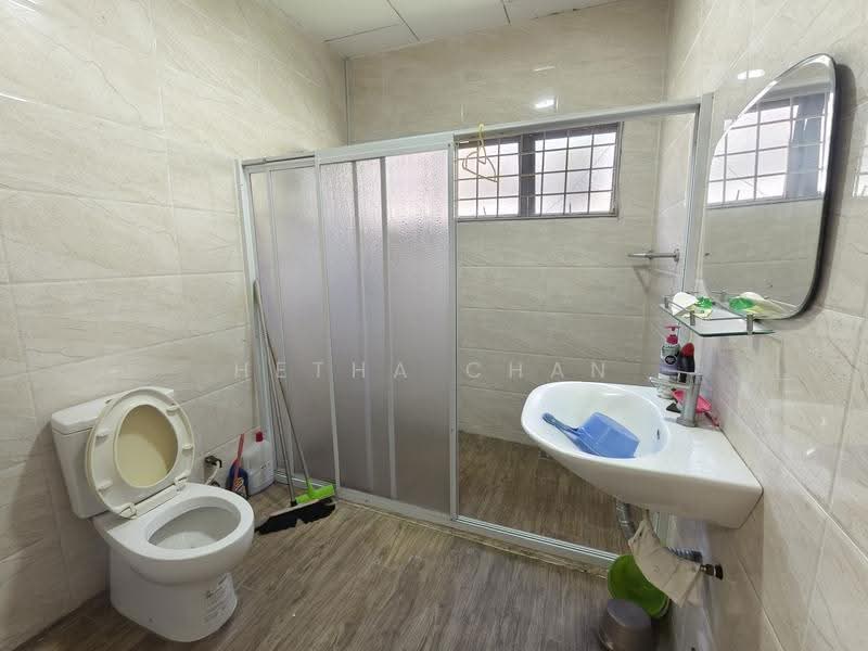 Bungalow House for Sale in Taman Taynton View (Cheras) - Hetha Chan - Bathroom - PropertyGuru.com.my