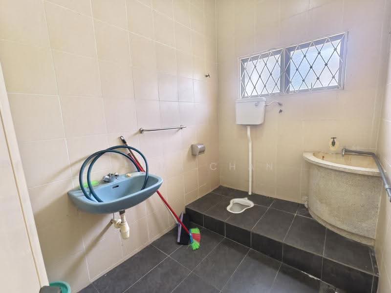 Bungalow House for Sale in Taman Taynton View (Cheras) - Hetha Chan - Bathroom - PropertyGuru.com.my
