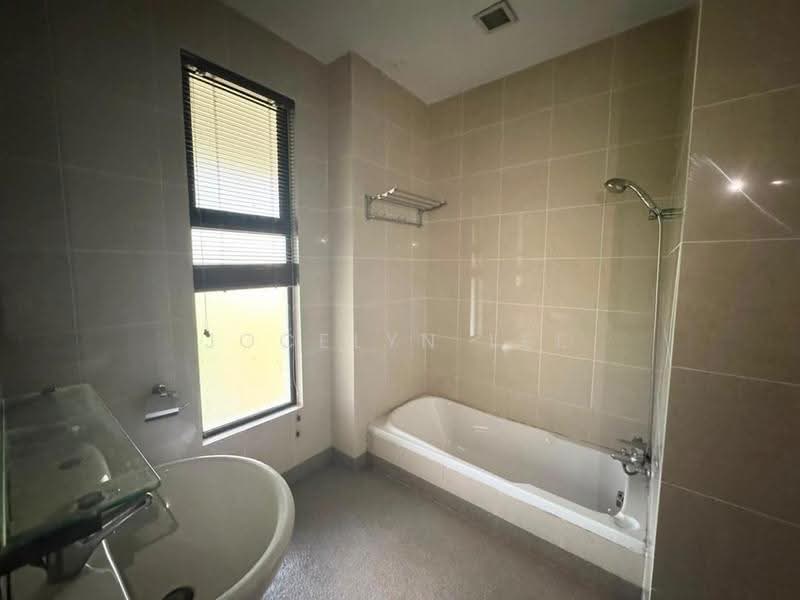 2-storey Terraced House for Sale in Leisure Farm (Gelang Patah) - Jocelyn Lee - Bathroom - PropertyGuru.com.my