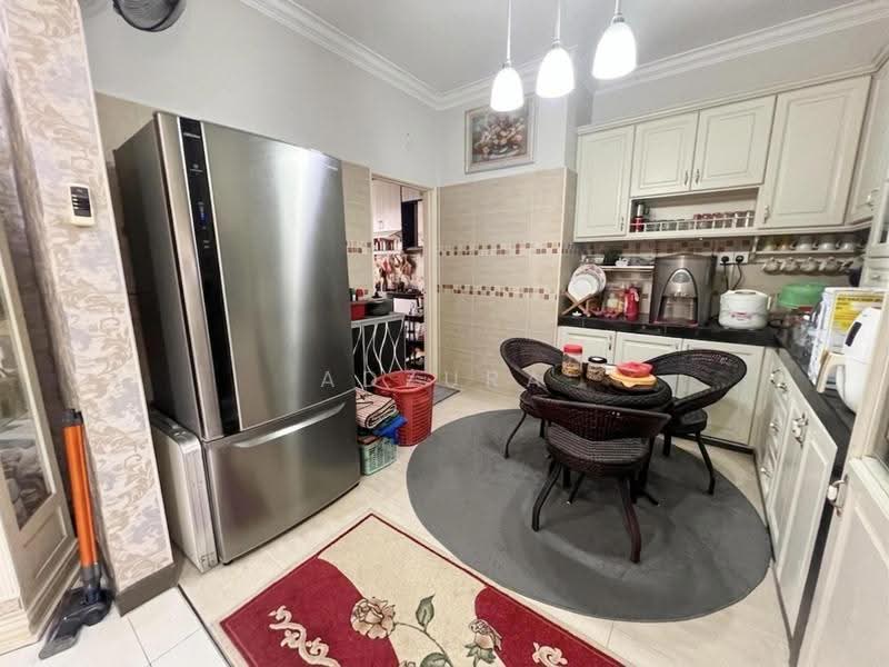 Semi-Detached House for Sale in Seksyen 24 (Shah Alam) - Adzura Zamedin - Kitchen - PropertyGuru.com.my
